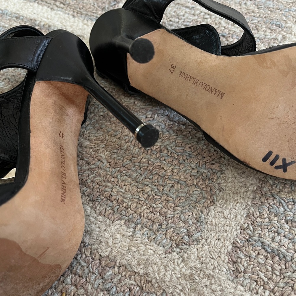 Manolo Blahnik Elegant Black Women's Sandals with Silver Accents - Picture 4 of 5